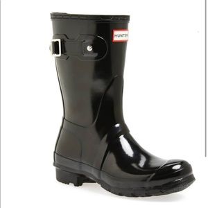 Short glossy hunter rain boots size 7